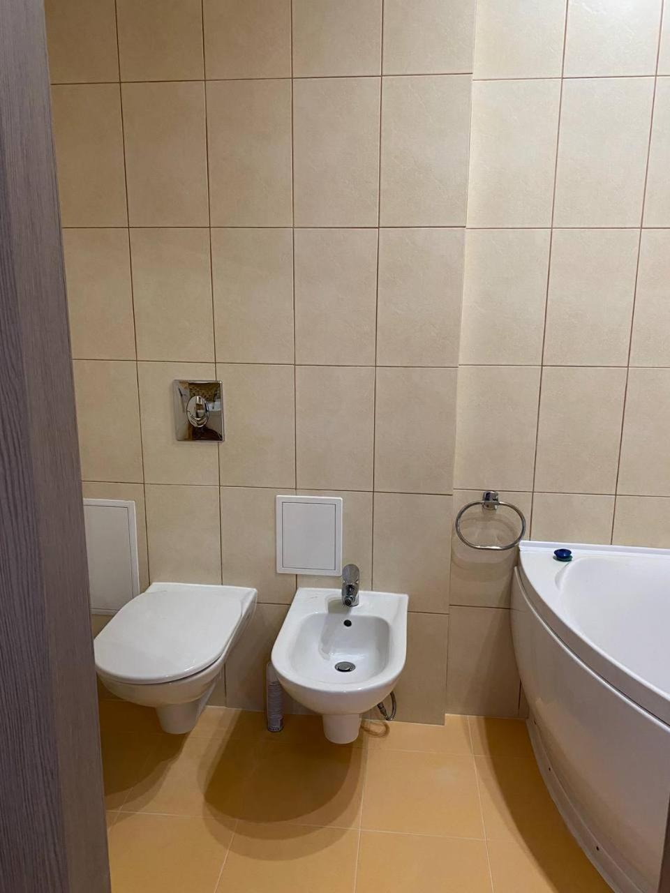 Apartpoltava Двокімнатні Апартаменти З Джакузі Біля Листопаду Eksteriør bilde