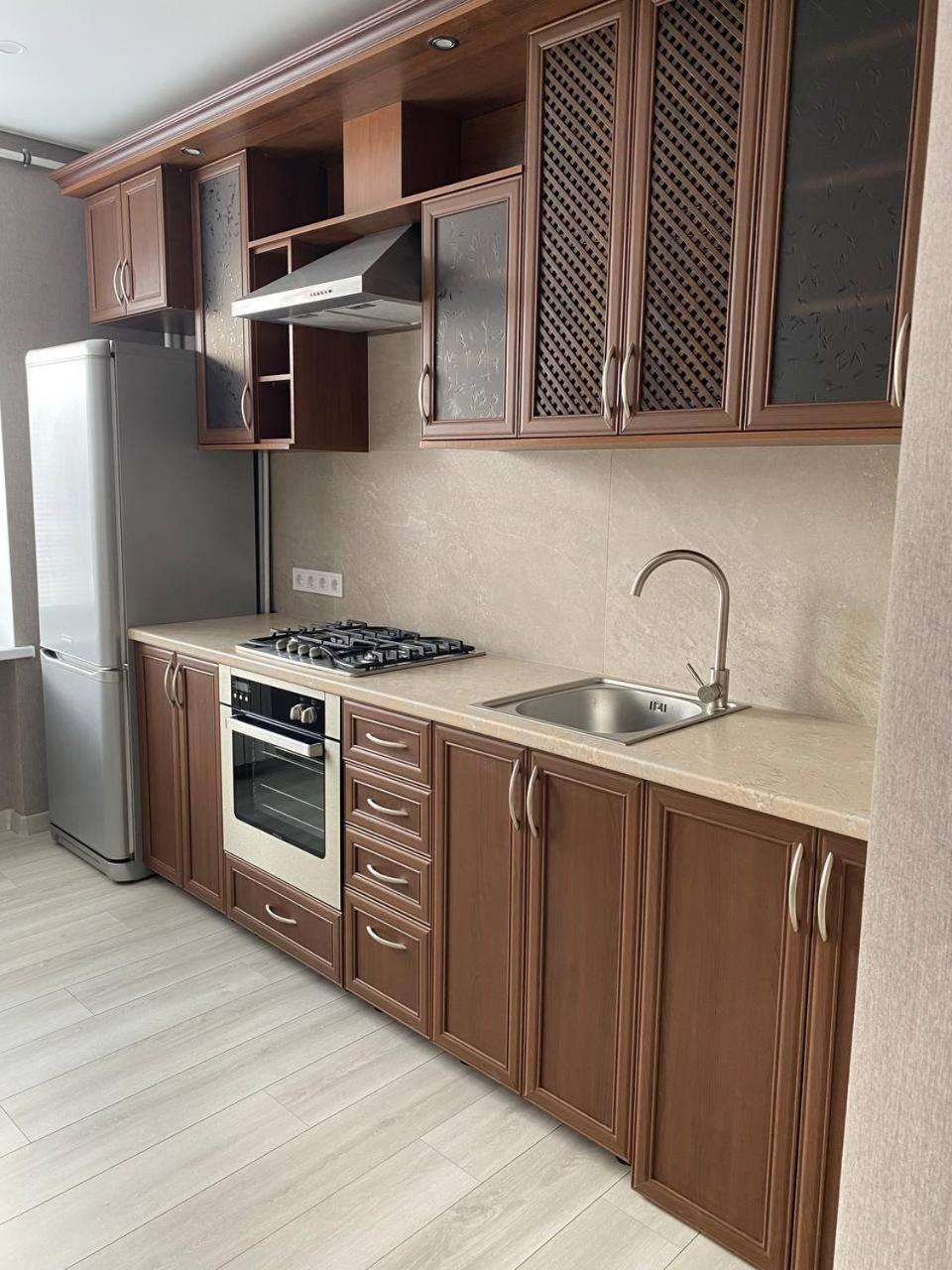 Apartpoltava Двокімнатні Апартаменти З Джакузі Біля Листопаду Eksteriør bilde