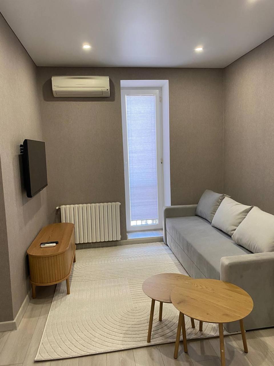 Apartpoltava Двокімнатні Апартаменти З Джакузі Біля Листопаду Eksteriør bilde